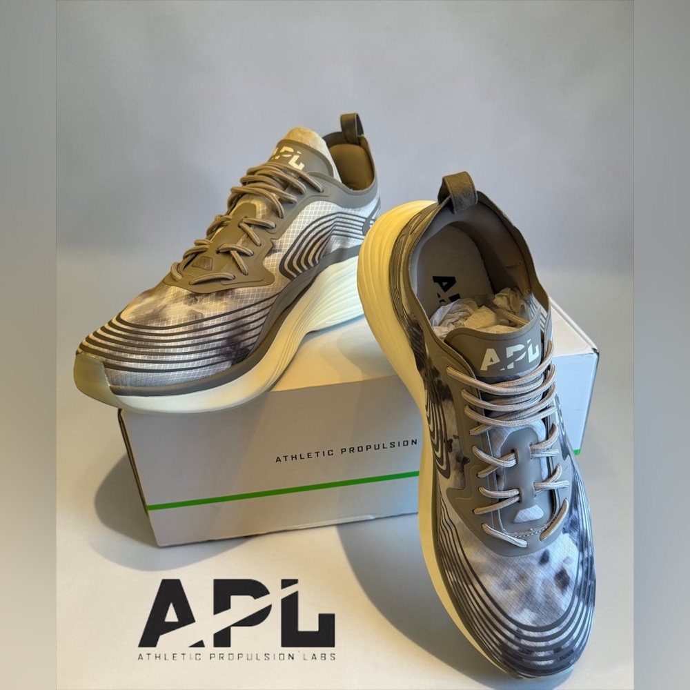APL Men's Sz
10.5 Streamline running shoe in Tundra/Asteroid/Tie Dye NIB!